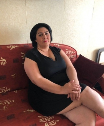 Моя миссия - удовлетворить каждого, кто ищет незабываемые моменты страсти и наслаждения. У меня есть все, чтобы сделать встречу с тобой незабываемой - опыт, нежные руки и взгляд, который способен растопить лед любого сердца. Живу в Москве, и готова встретиться с тобой в любое время и в любом месте. У меня есть отличные отзывы и фото, которые доказывают мое профессионализм и яркую красоту. Все твои фантазии станут реальностью вместе со мной. Отправь мне сообщение, и открой врата в мир наслаждения и страсти. 🌹💋💫 Алина
